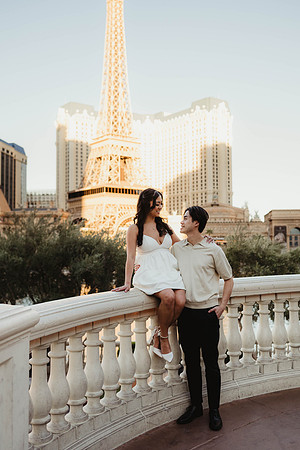 Pose Ideas for Couples Las Vegas Strip Elopement Las Vegas Elope
