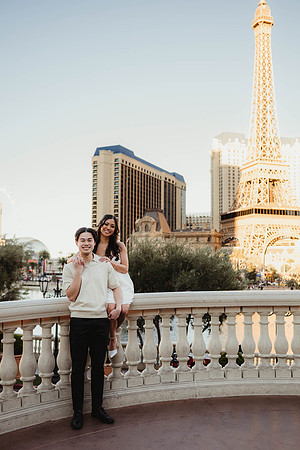 Pose Ideas for Couples Las Vegas Strip Elopement Las Vegas Elope