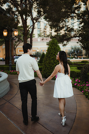 Pose Ideas for Couples Las Vegas Strip Elopement Las Vegas Elope