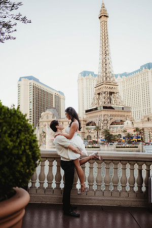 Pose Ideas for Couples Las Vegas Strip Elopement Las Vegas Elope