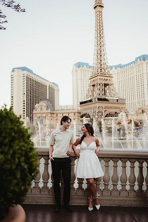 Pose Ideas for Couples Las Vegas Strip Elopement Las Vegas Elope